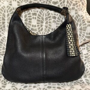 Chic Black Leather Hobo Bag with Textured Accents